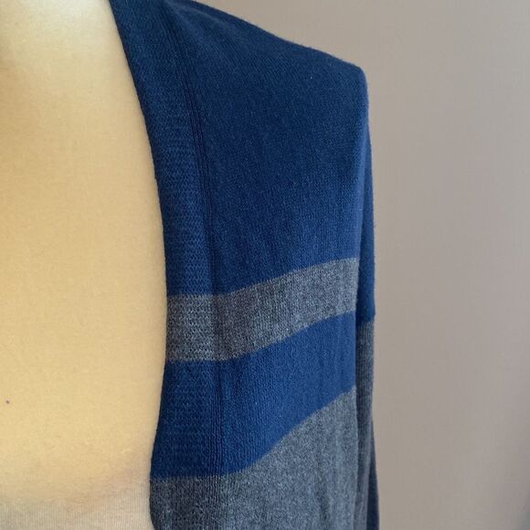 ❤️NWT Gap Cardigan (size medium)❤️ - Picture 2 of 5
